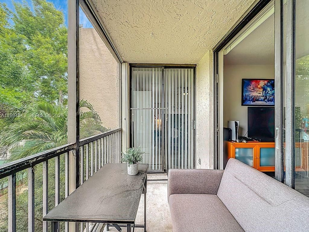 10401 W Broward Blvd , Unit 302, Plantation, FL 33324 Photo