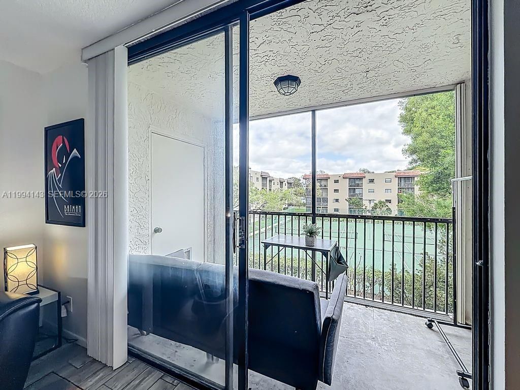 10401 W Broward Blvd , Unit 302, Plantation, FL 33324 Photo