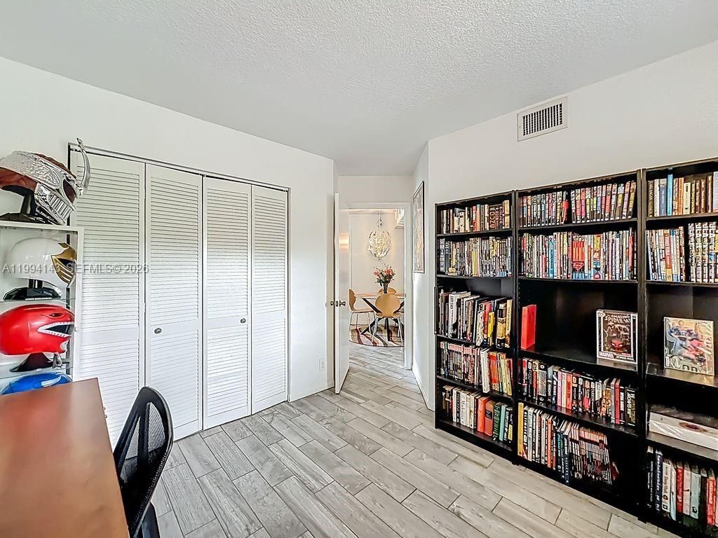 10401 W Broward Blvd , Unit 302, Plantation, FL 33324 Photo