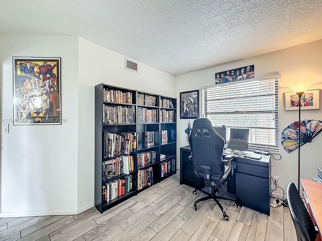 10401 W Broward Blvd , Unit 302, Plantation, FL 33324 Photo