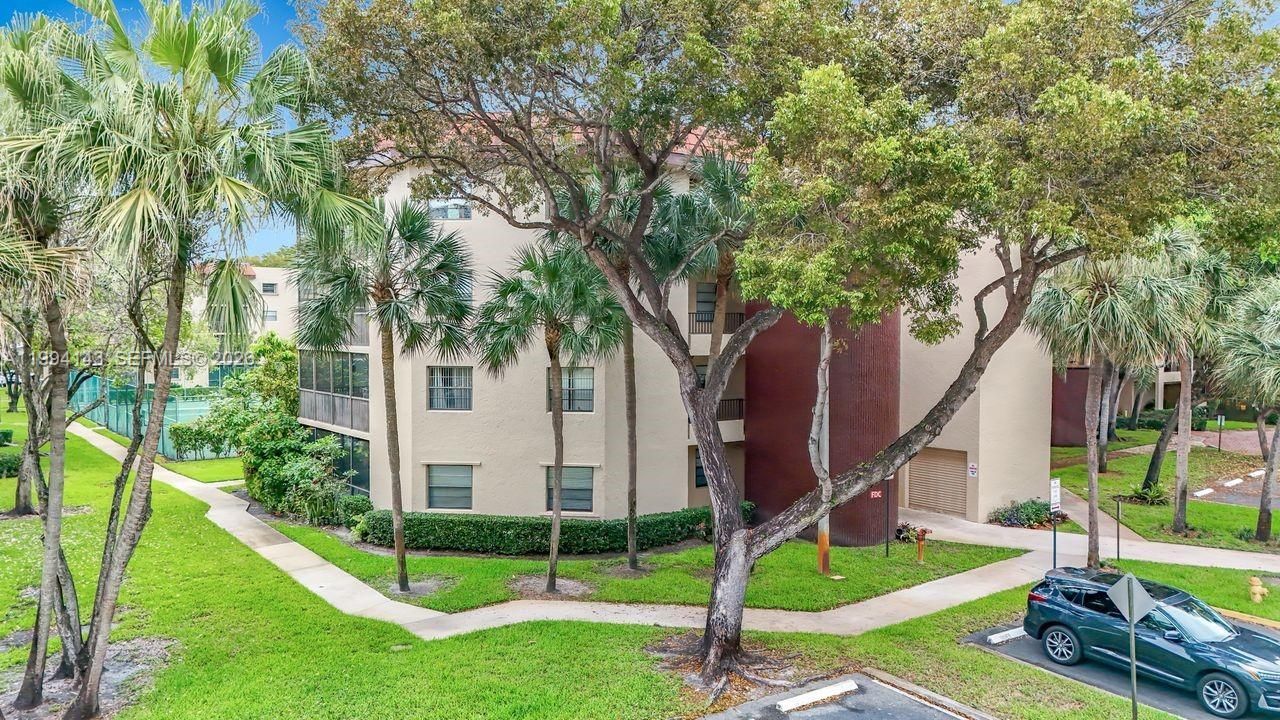 10401 W Broward Blvd , Unit 302, Plantation, FL 33324 Photo