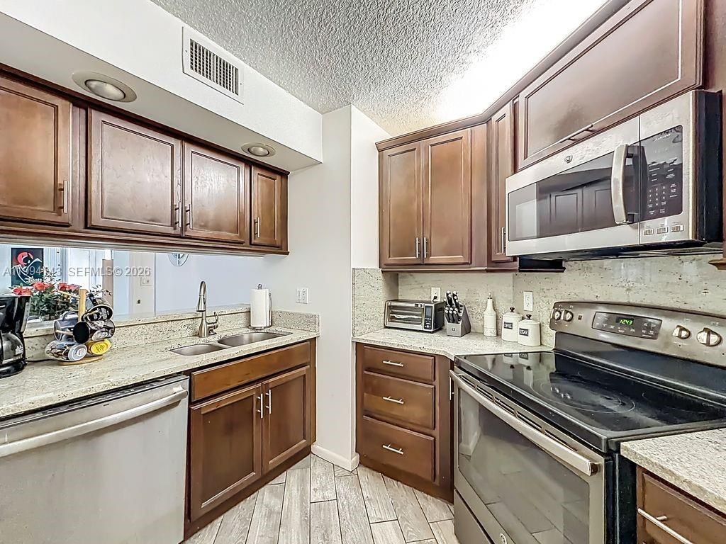 10401 W Broward Blvd , Unit 302, Plantation, FL 33324 Photo