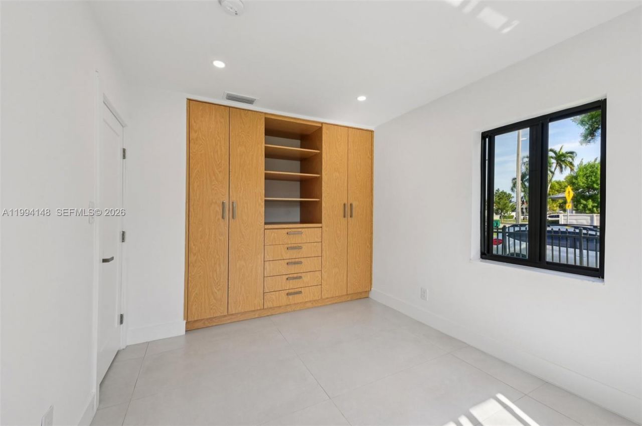 5152 SW 6th St , Miami, FL 33134 Photo