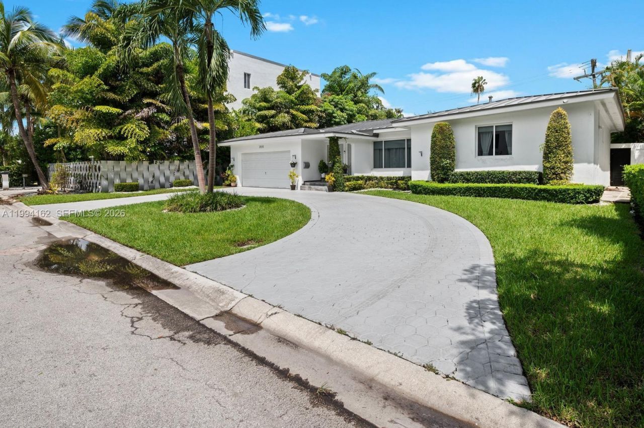 3551 E Glencoe St, Miami, FL 33133 Photo