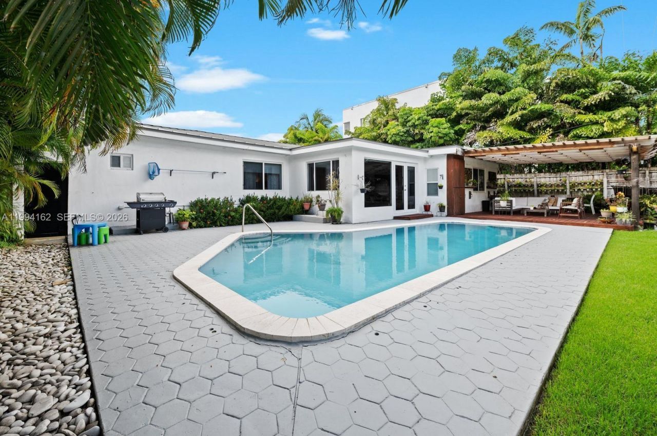 3551 E Glencoe St, Miami, FL 33133 Photo