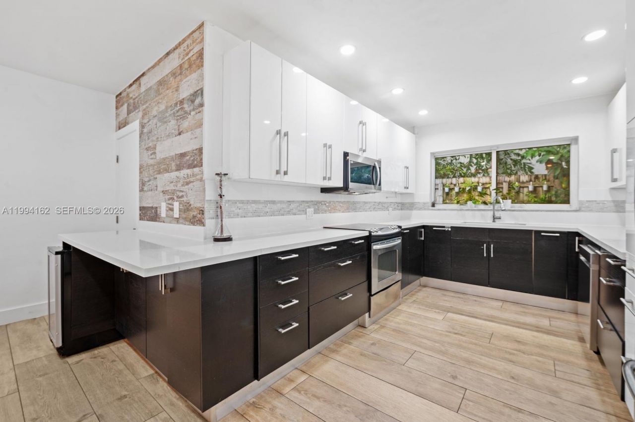 3551 E Glencoe St, Miami, FL 33133 Photo