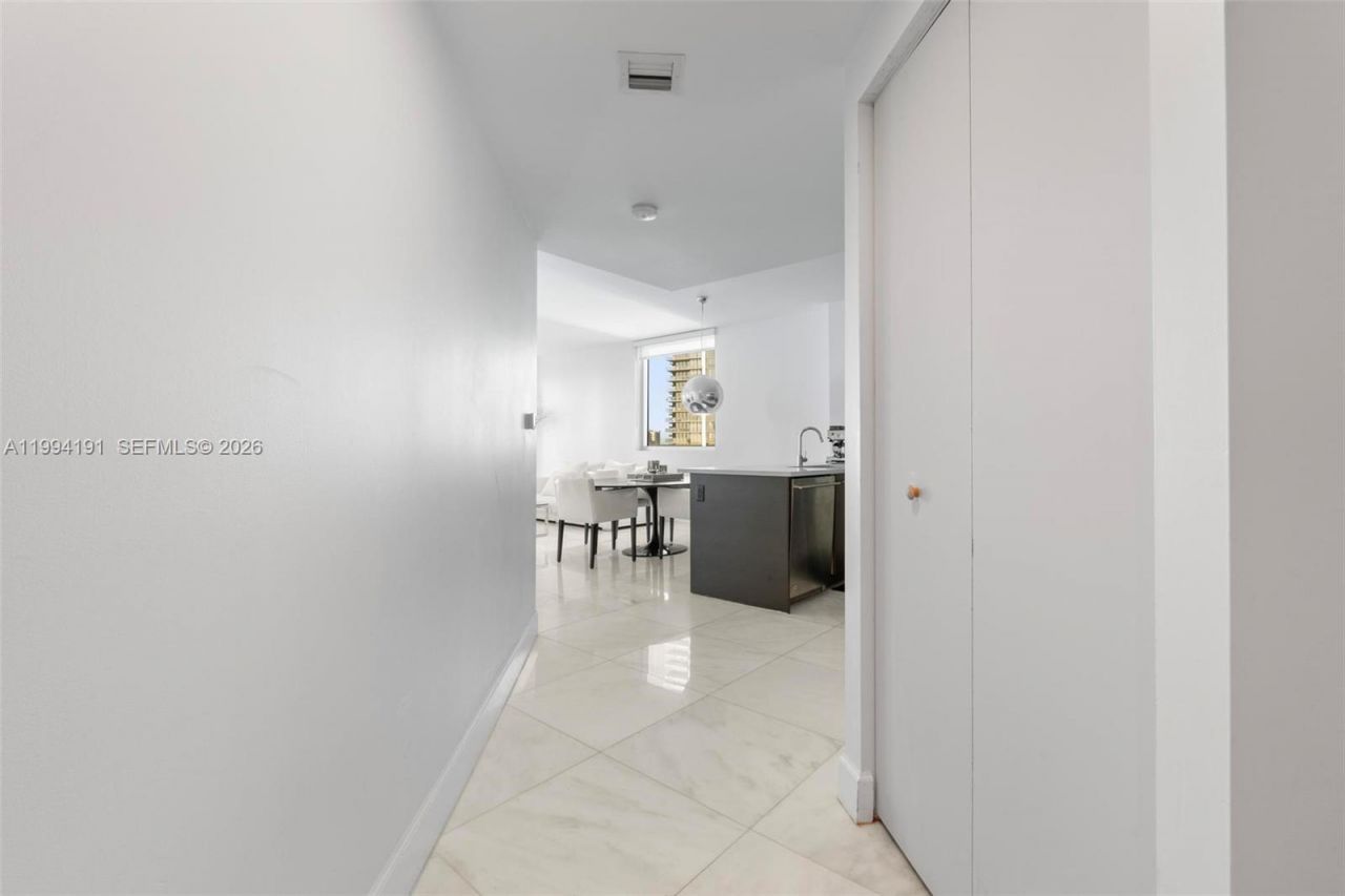 500 Brickell Ave , Unit 2510, Miami, FL 33131 Photo