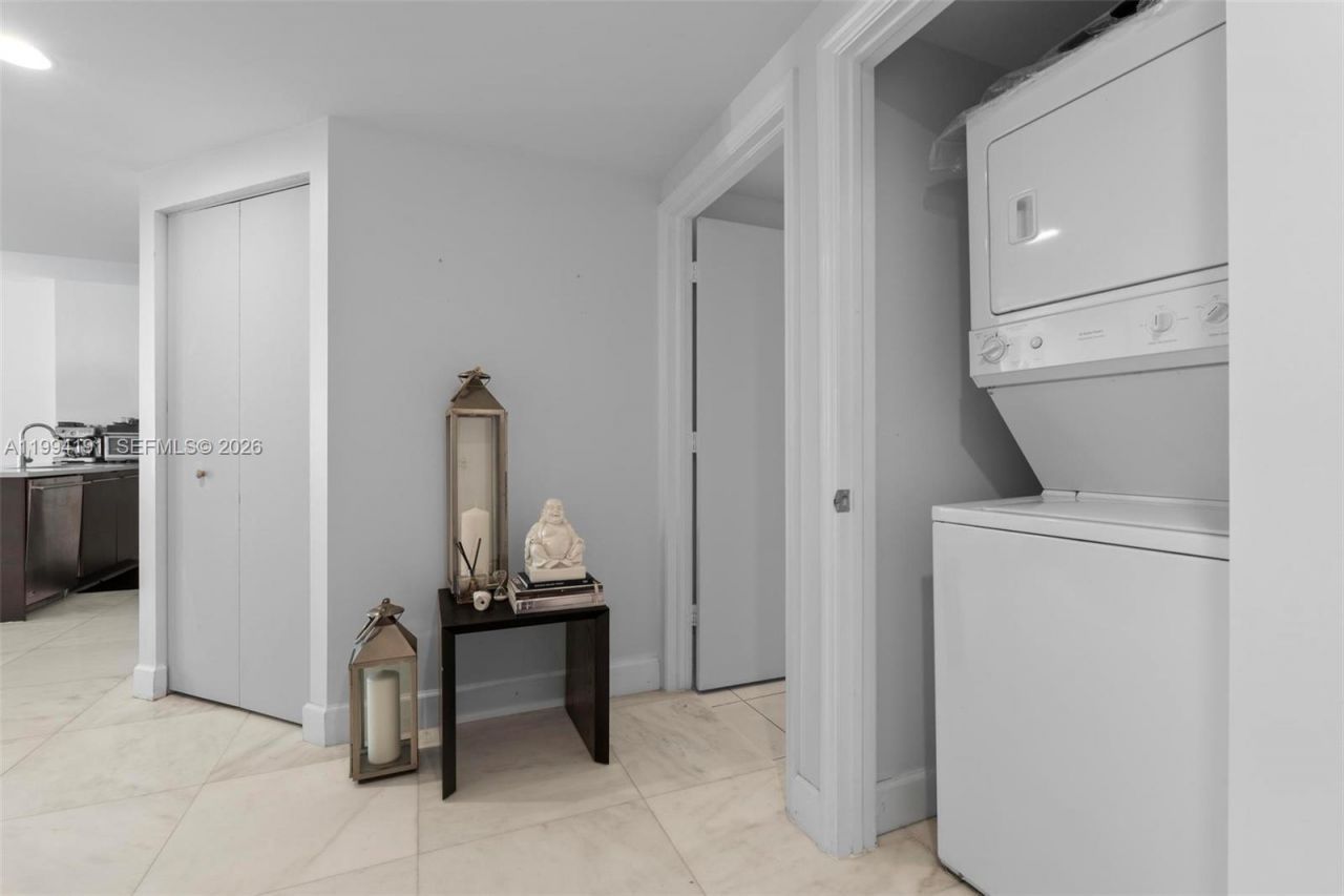 500 Brickell Ave , Unit 2510, Miami, FL 33131 Photo