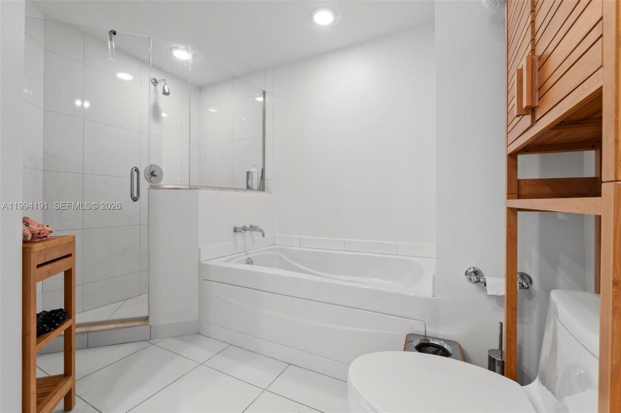 500 Brickell Ave , Unit 2510, Miami, FL 33131 Photo