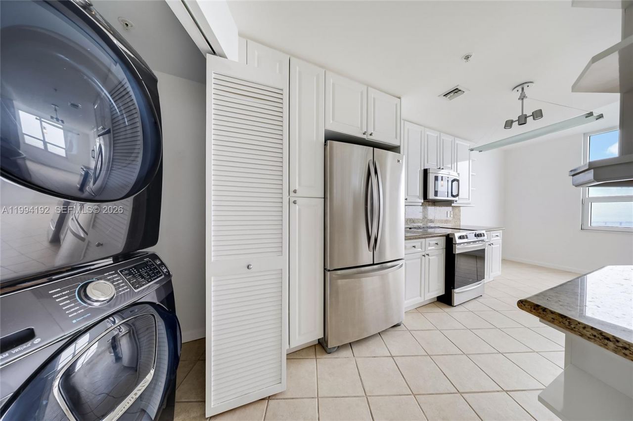 848 Brickell Key Dr, Unit 2702, Miami, FL 33131 Photo