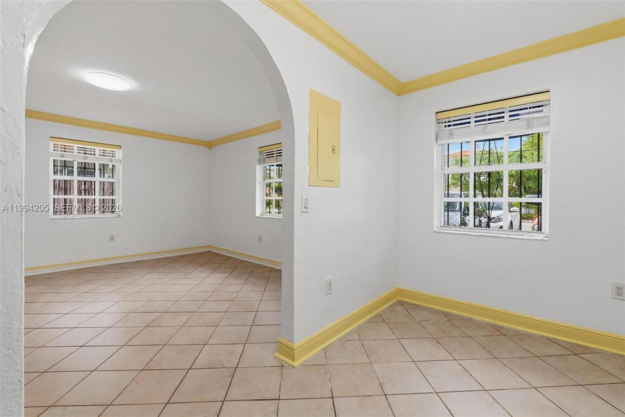 3147 Mcdonald St, Miami, FL 33133 Photo