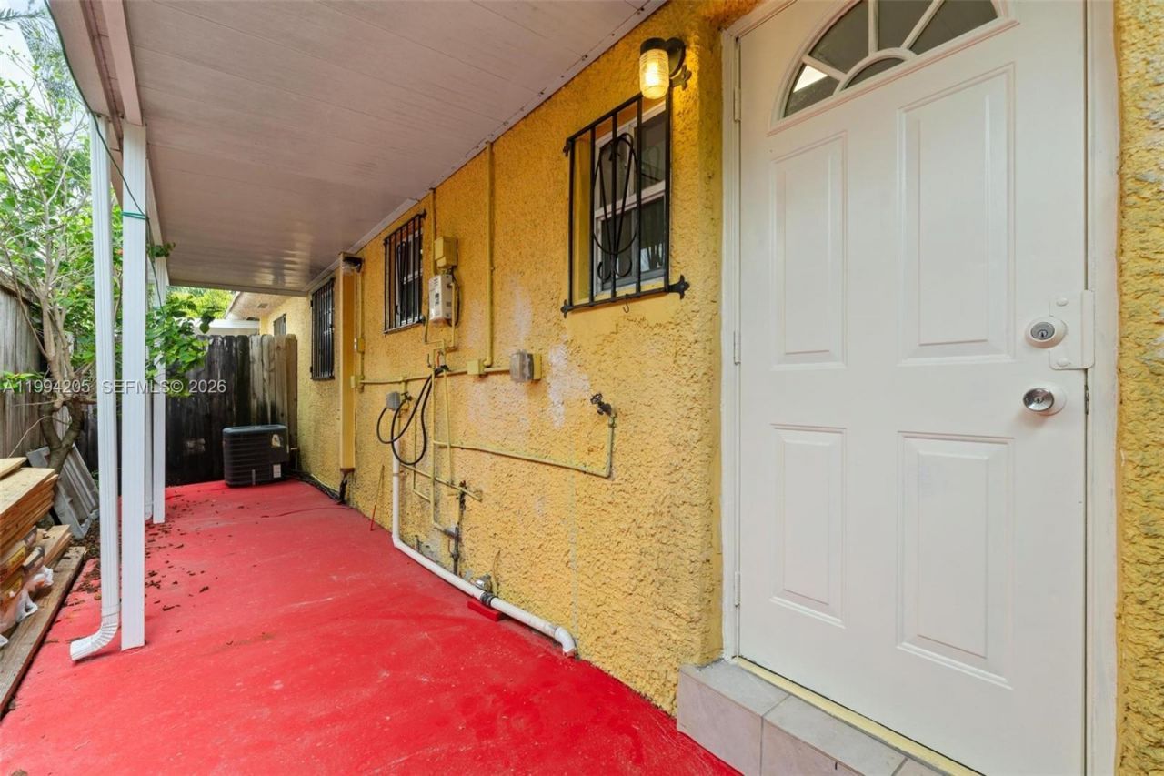 3147 Mcdonald St, Miami, FL 33133 Photo