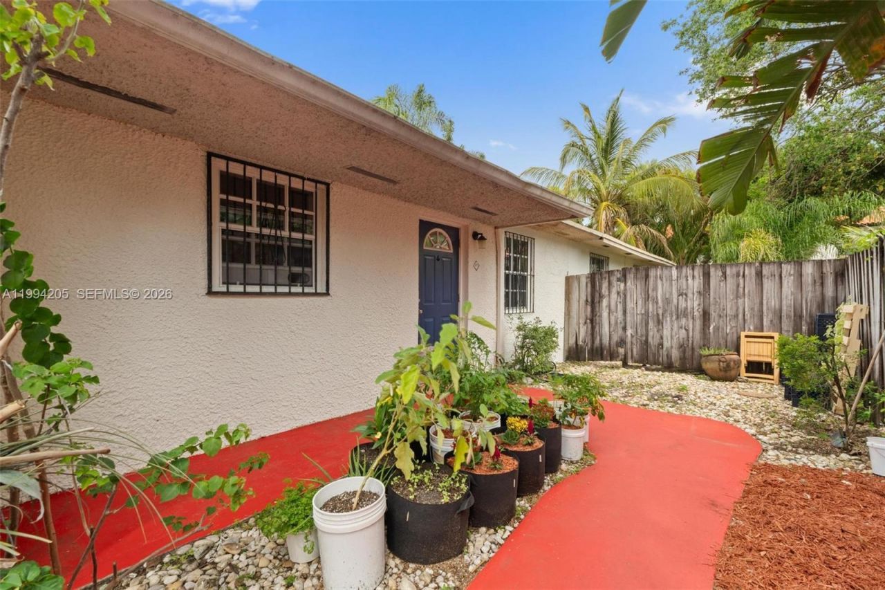 3147 Mcdonald St, Miami, FL 33133 Photo