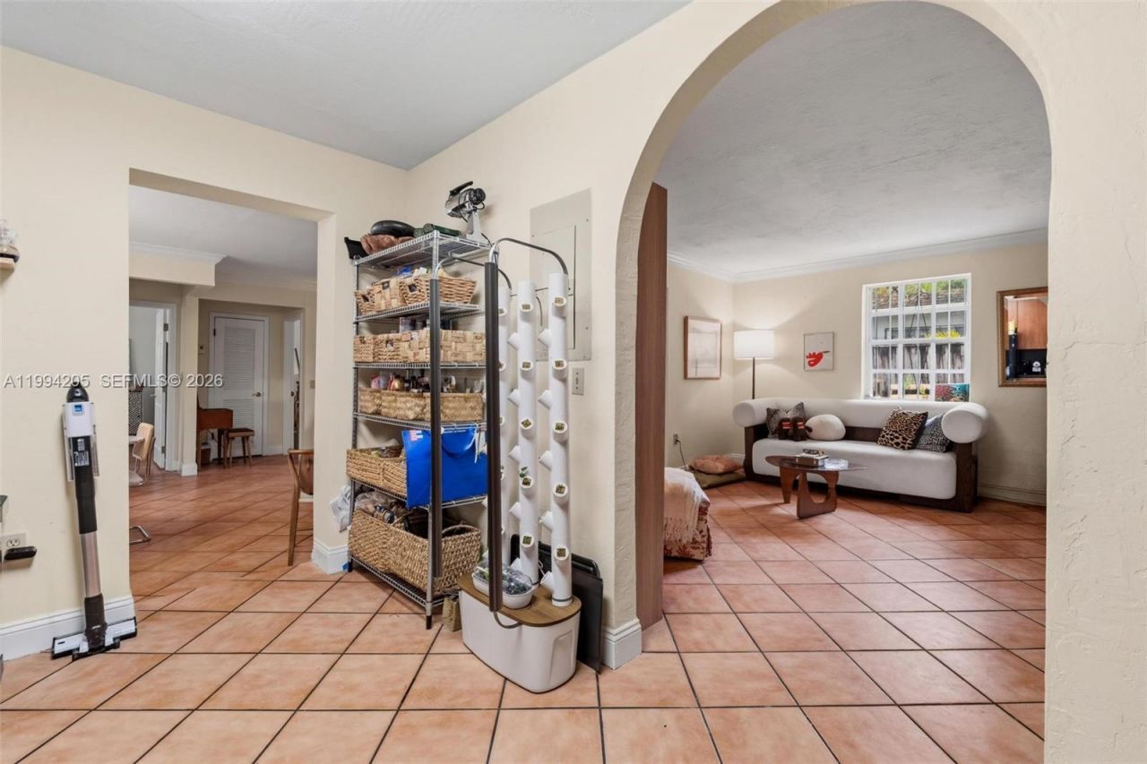 3147 Mcdonald St, Miami, FL 33133 Photo