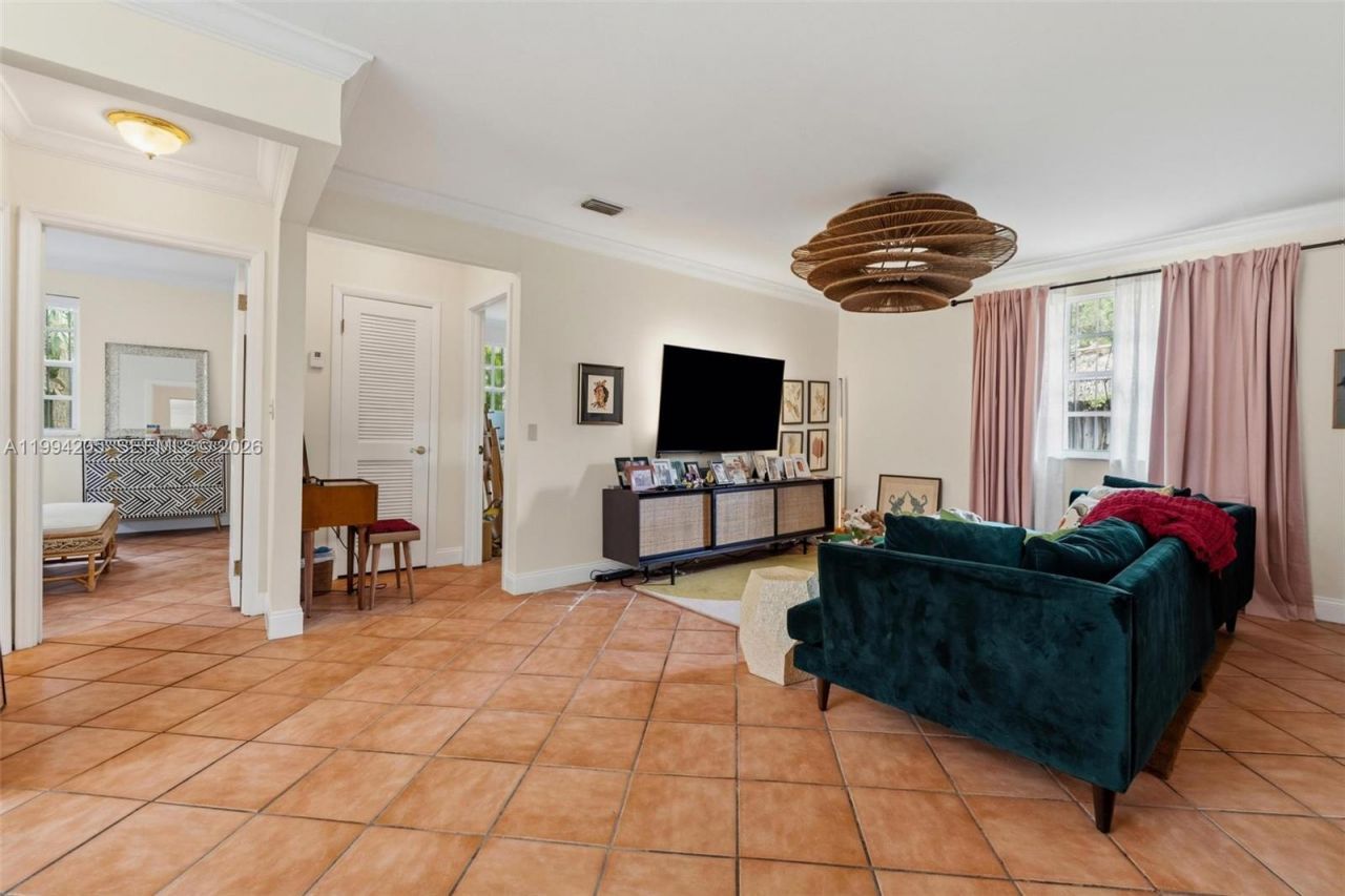 3147 Mcdonald St, Miami, FL 33133 Photo