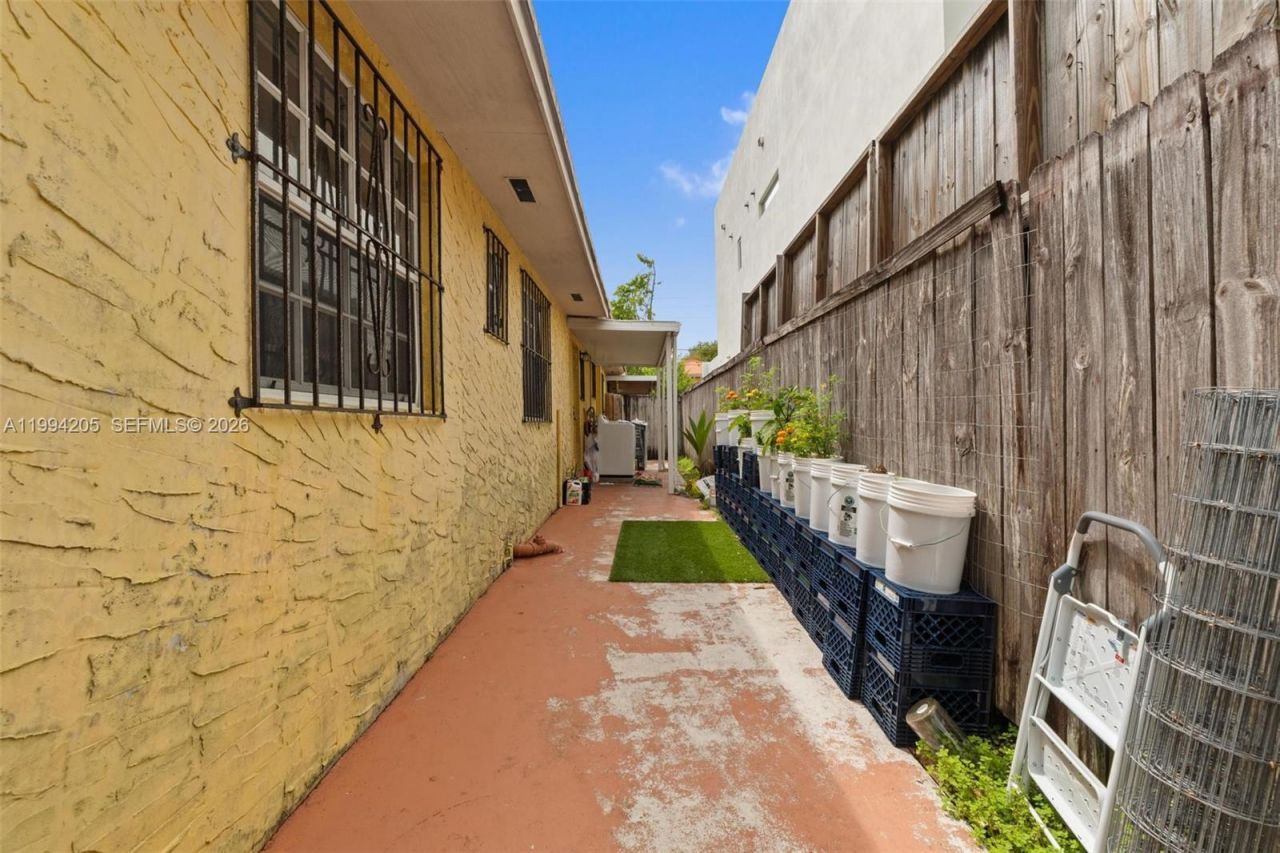 3147 Mcdonald St, Miami, FL 33133 Photo