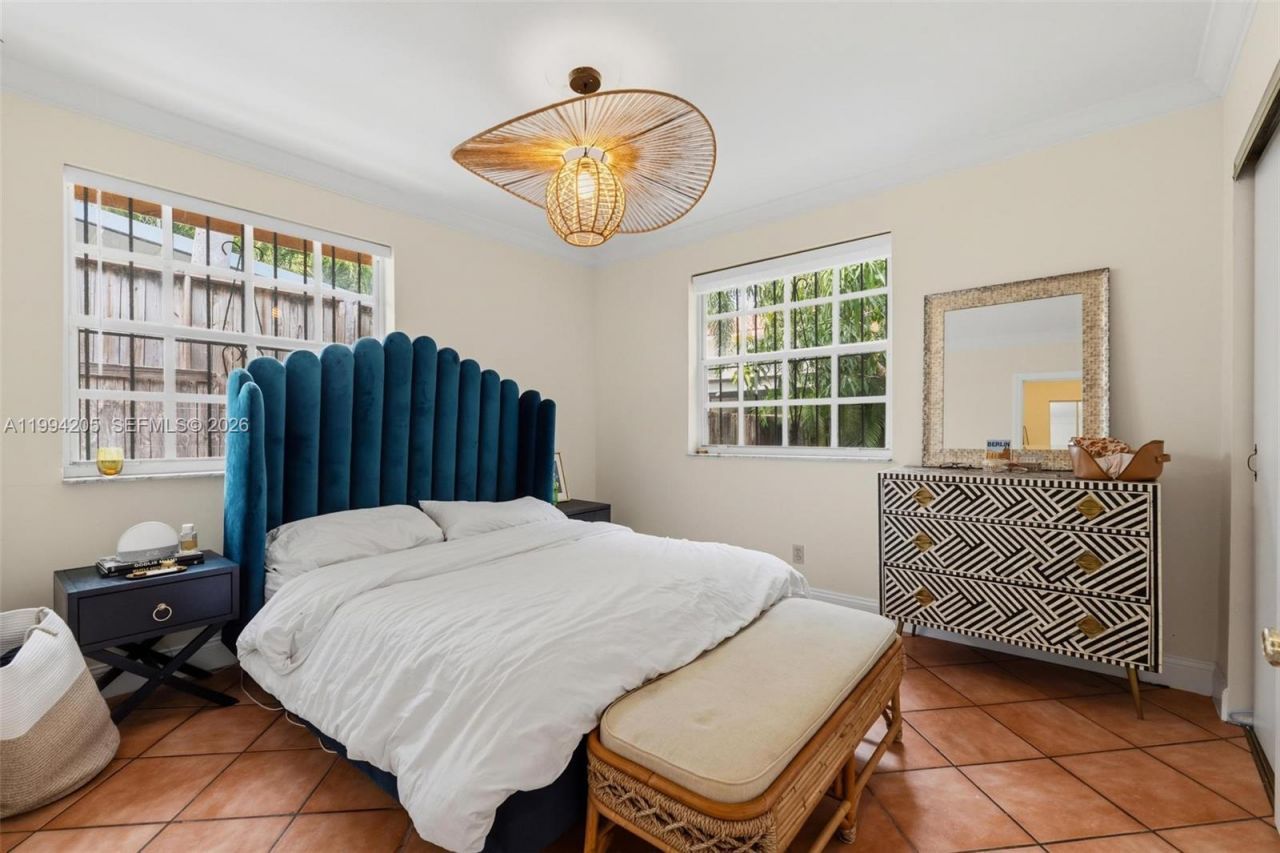 3147 Mcdonald St, Miami, FL 33133 Photo