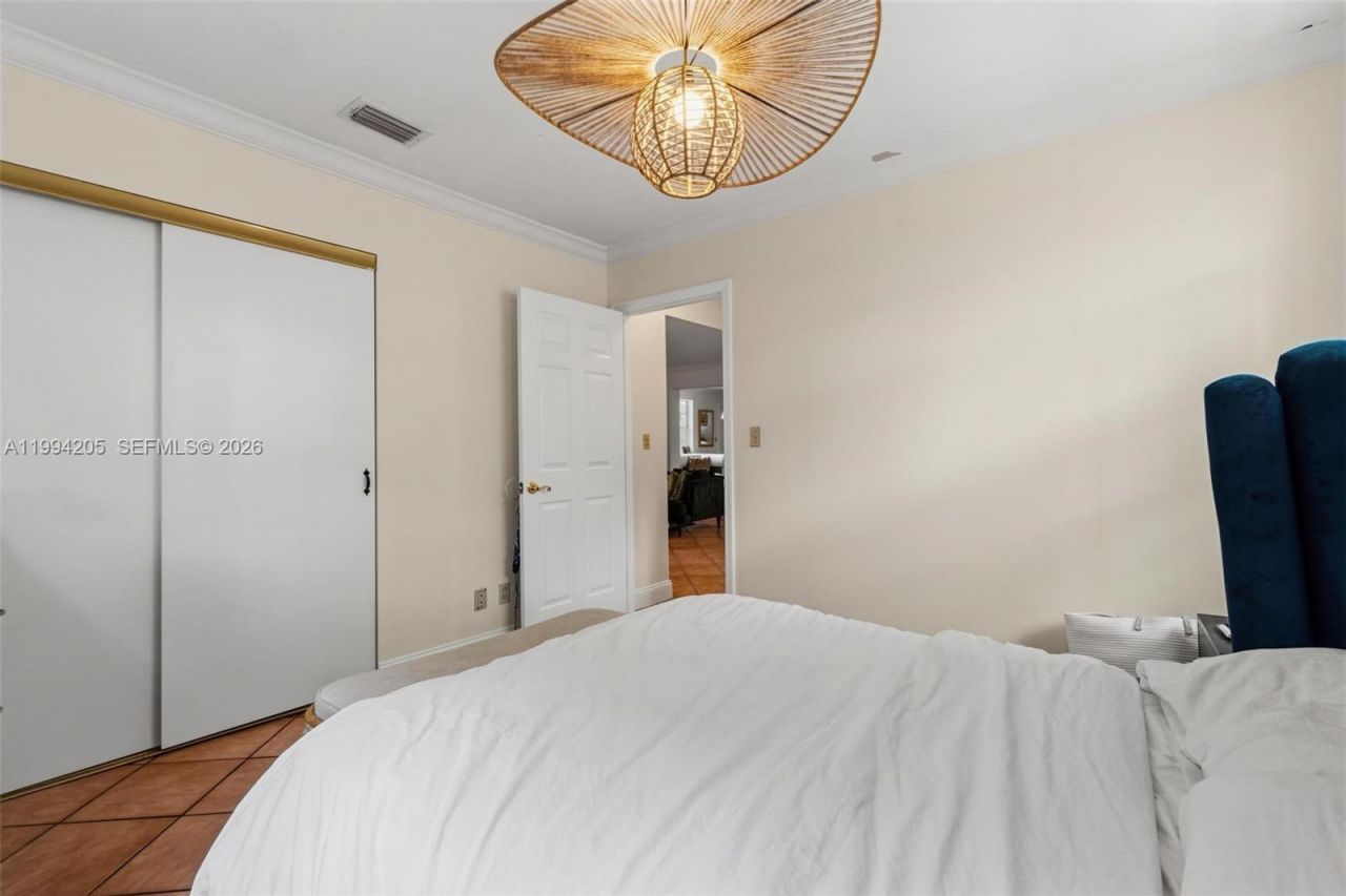 3147 Mcdonald St, Miami, FL 33133 Photo