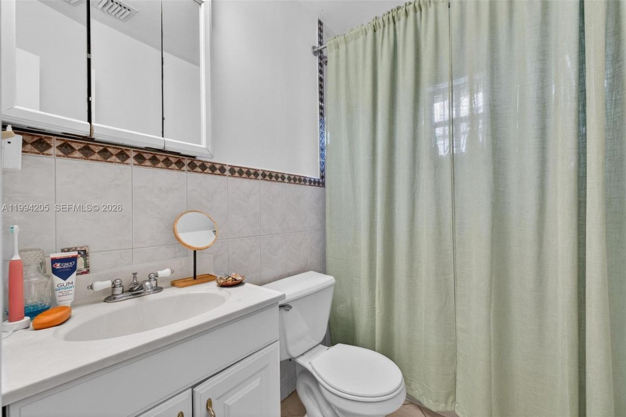 3147 Mcdonald St, Miami, FL 33133 Photo