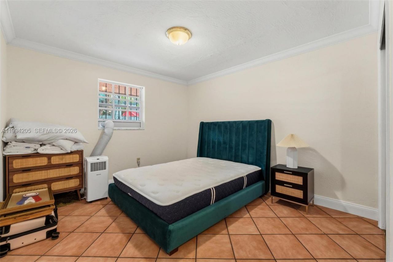 3147 Mcdonald St, Miami, FL 33133 Photo