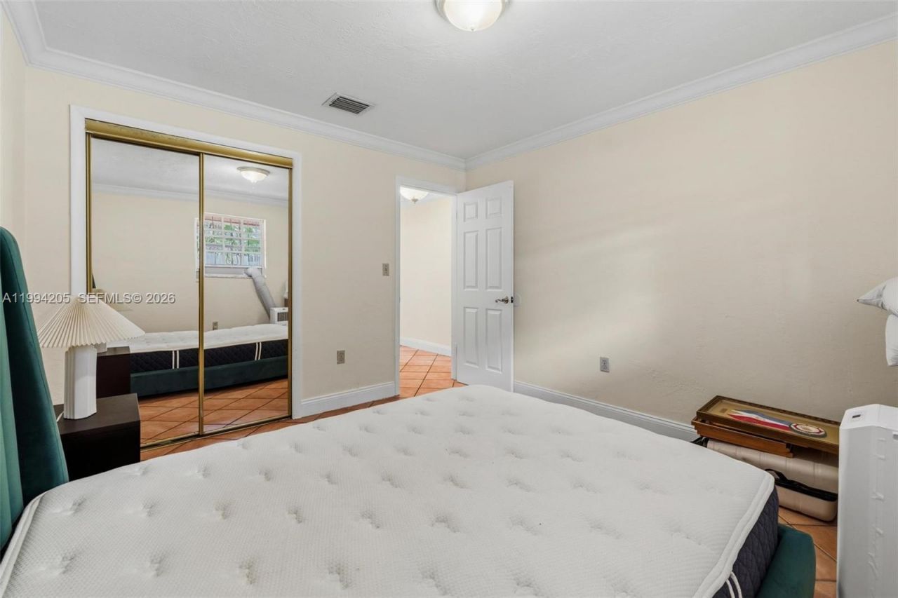 3147 Mcdonald St, Miami, FL 33133 Photo