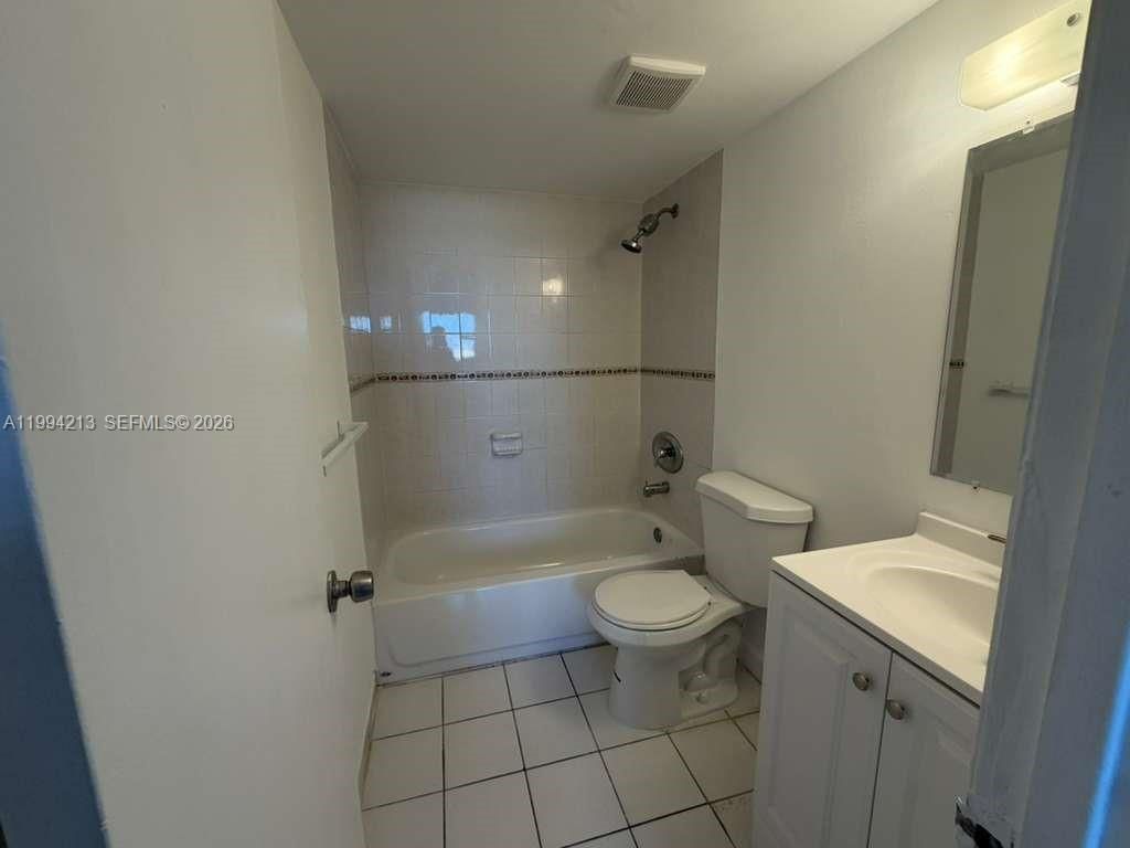 8185 NW 7th St , Unit 517, Miami, FL 33126 Photo
