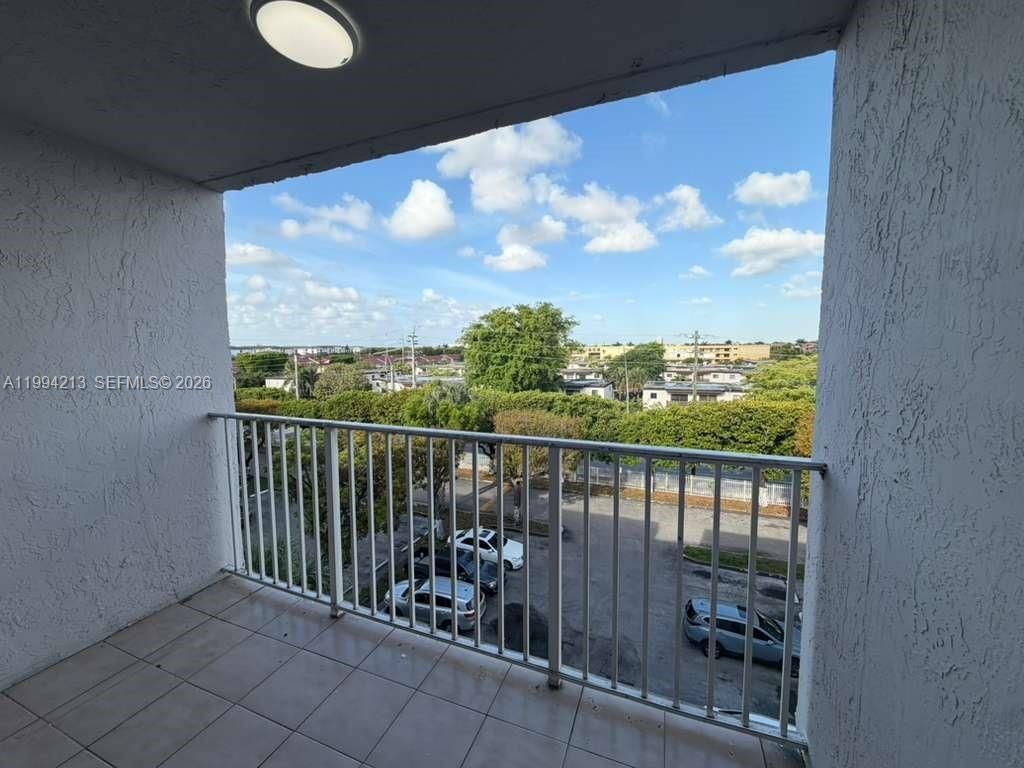 8185 NW 7th St , Unit 517, Miami, FL 33126 Photo