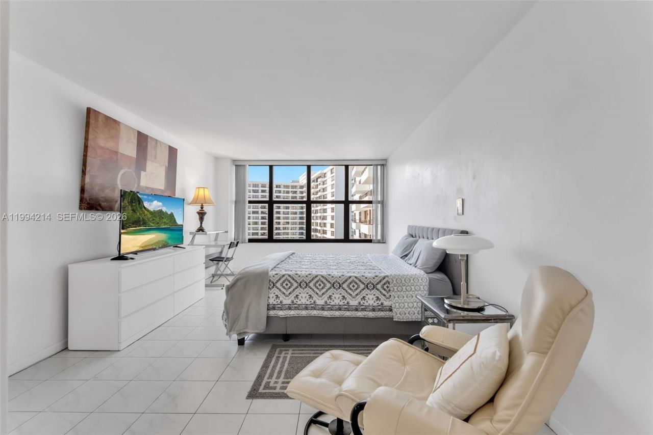 2500 Parkview Dr , Unit 1418, Hallandale Beach, FL 33009 Photo