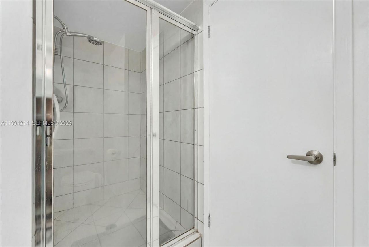 2500 Parkview Dr , Unit 1418, Hallandale Beach, FL 33009 Photo