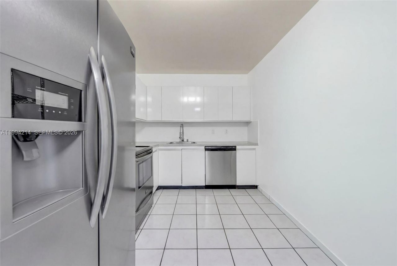 2500 Parkview Dr , Unit 1418, Hallandale Beach, FL 33009 Photo