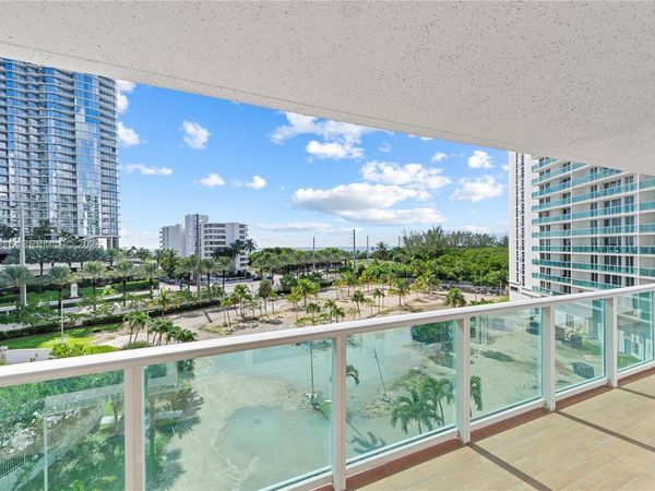 100 Bayview Dr, Unit 507, Sunny Isles Beach, FL 33160