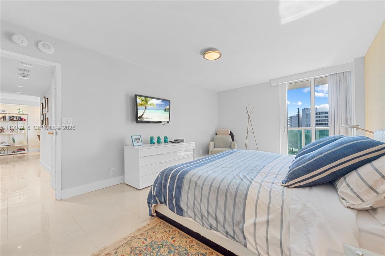 100 Bayview Dr, Unit 507, Sunny Isles Beach, FL 33160 Photo