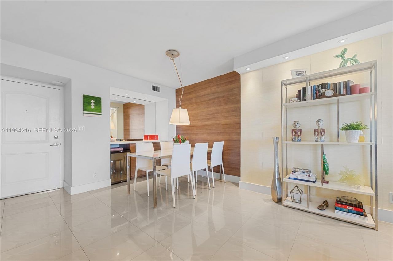 100 Bayview Dr, Unit 507, Sunny Isles Beach, FL 33160 Photo