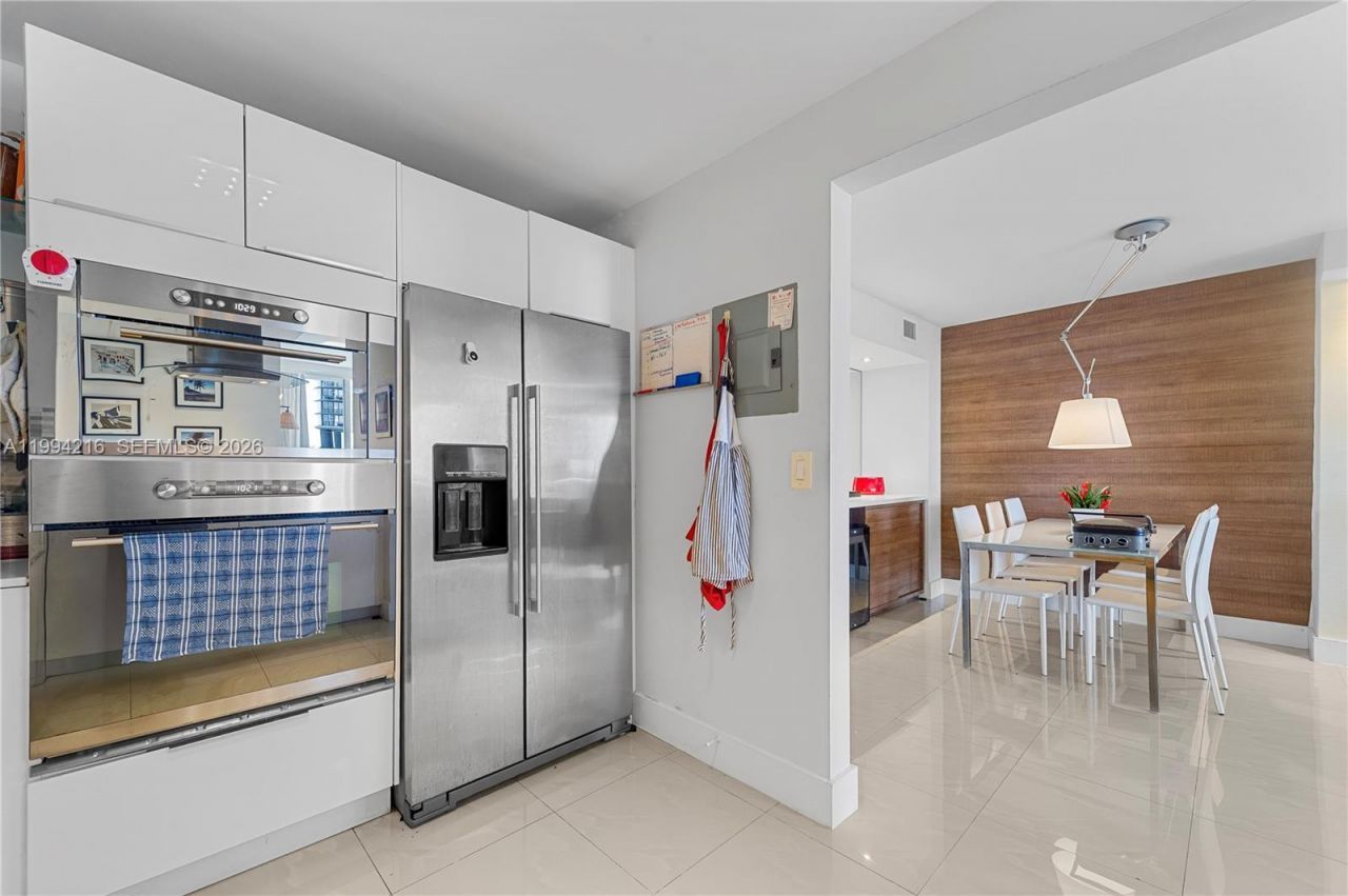 100 Bayview Dr , Unit 507, Sunny Isles Beach, FL 33160 Photo