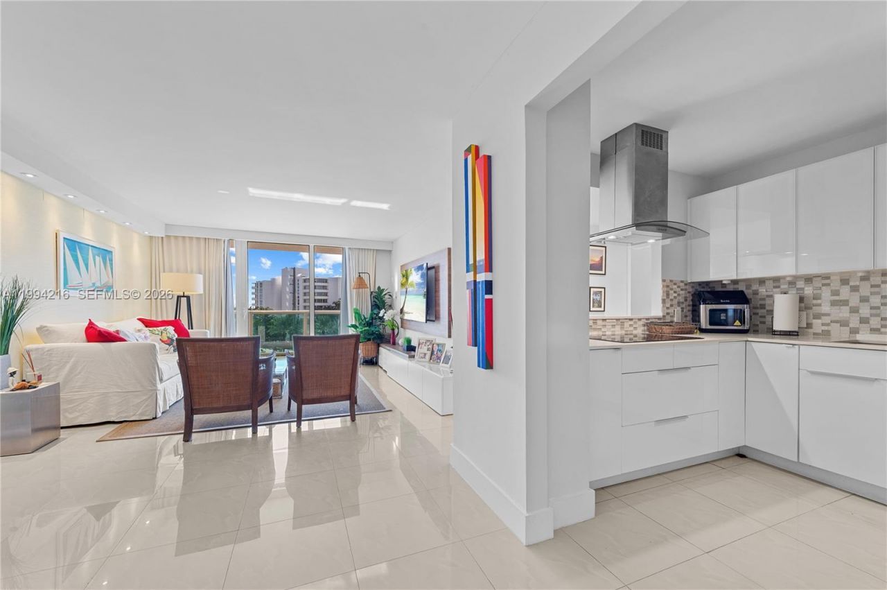 100 Bayview Dr, Unit 507, Sunny Isles Beach, FL 33160 Photo