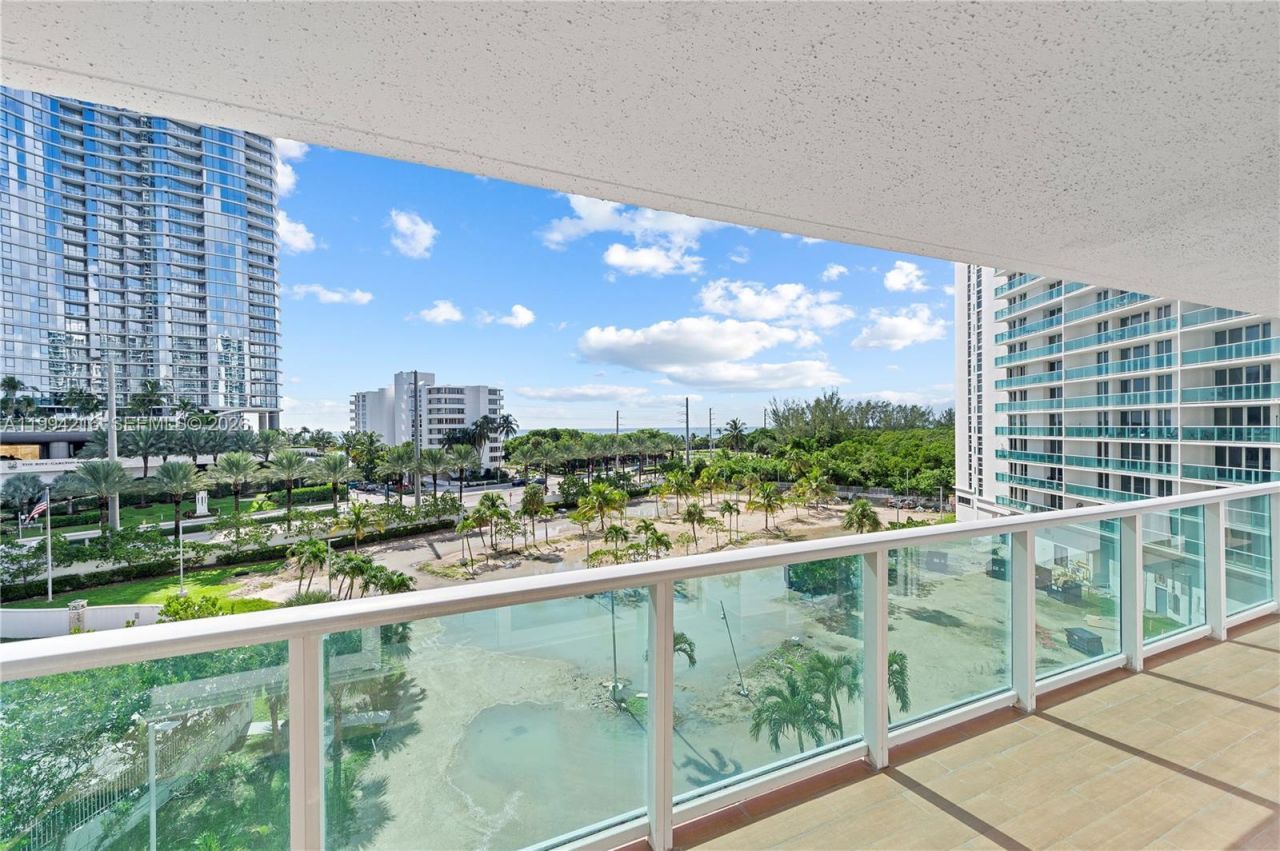 100 Bayview Dr , Unit 507, Sunny Isles Beach, FL 33160 Photo