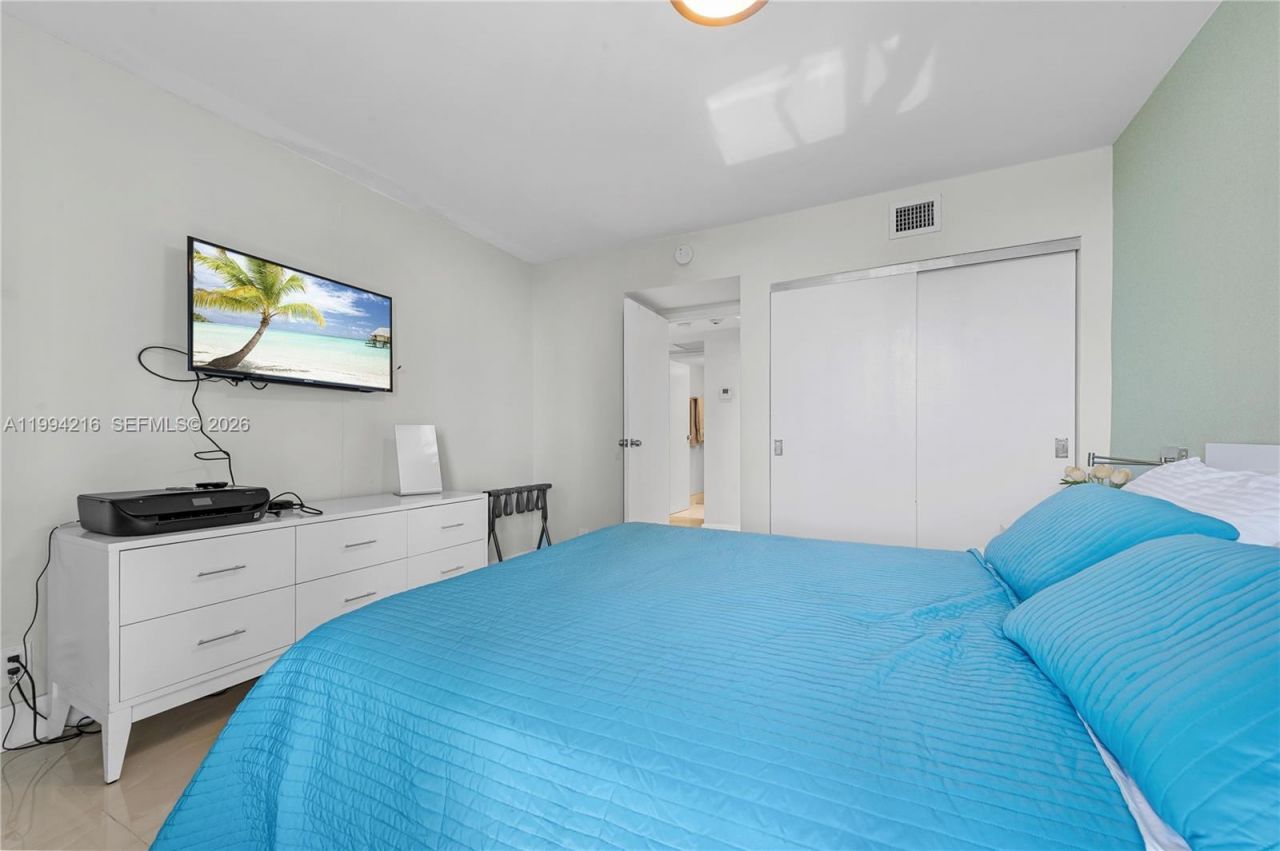 100 Bayview Dr , Unit 507, Sunny Isles Beach, FL 33160 Photo