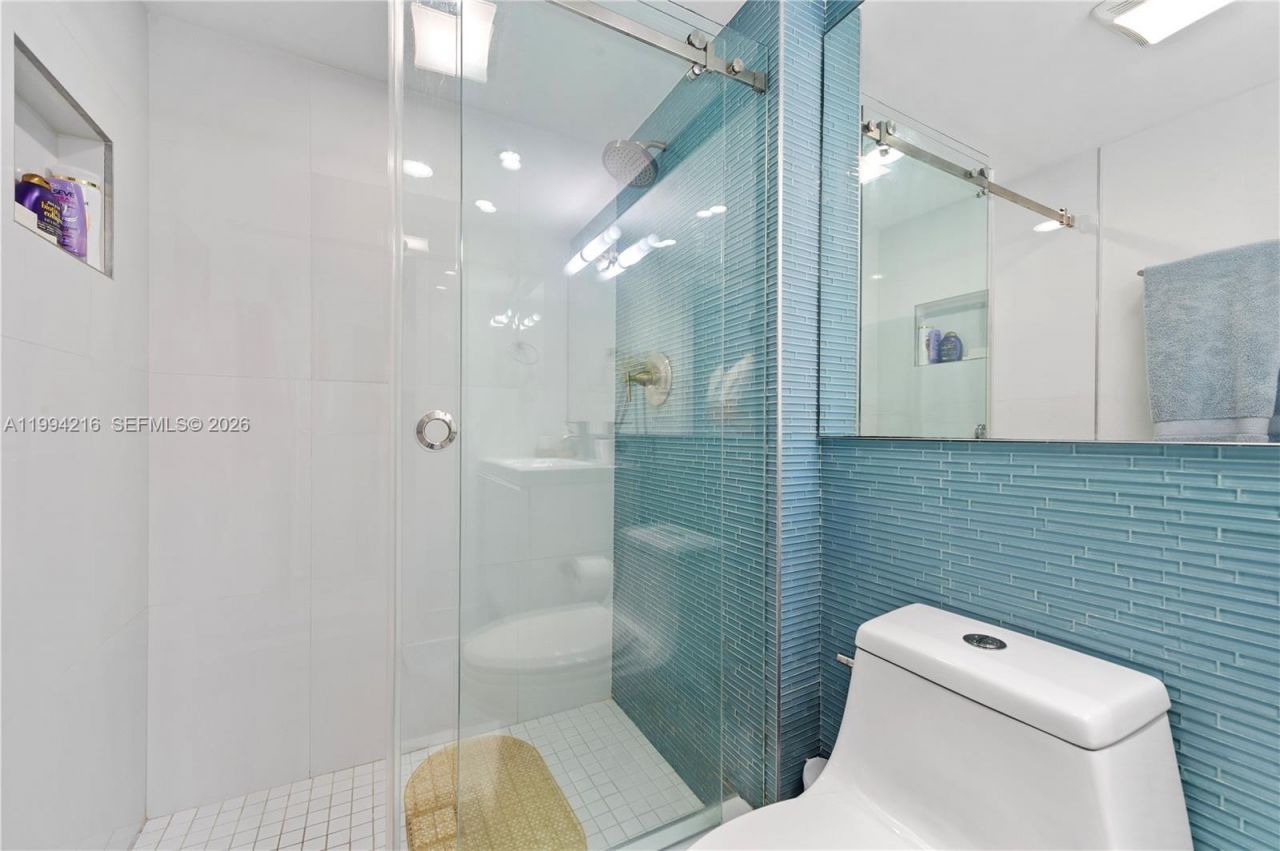 100 Bayview Dr , Unit 507, Sunny Isles Beach, FL 33160 Photo