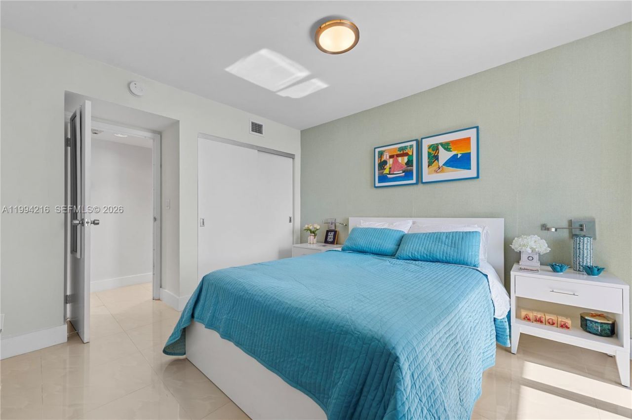 100 Bayview Dr , Unit 507, Sunny Isles Beach, FL 33160 Photo