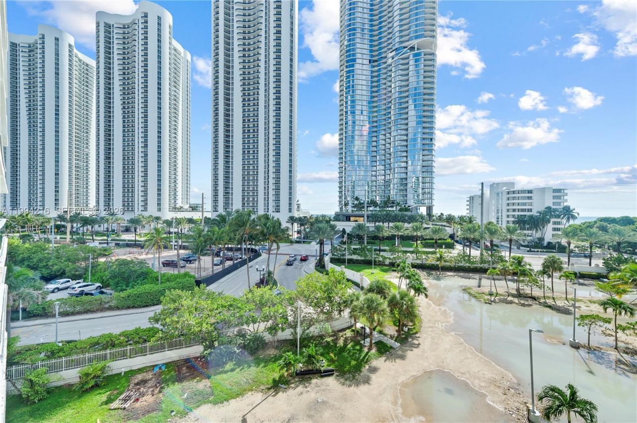 100 Bayview Dr, Unit 507, Sunny Isles Beach, FL 33160 Photo