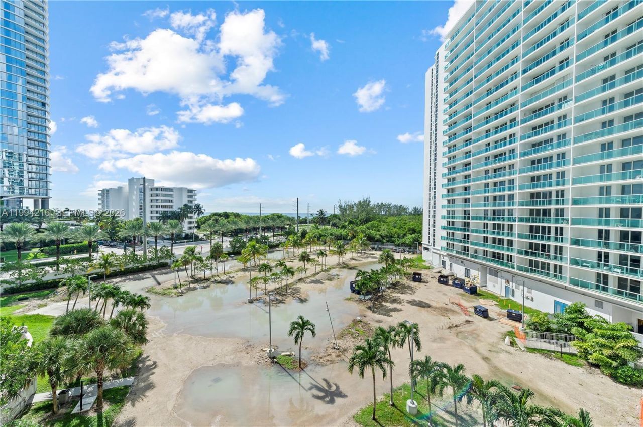 100 Bayview Dr, Unit 507, Sunny Isles Beach, FL 33160 Photo