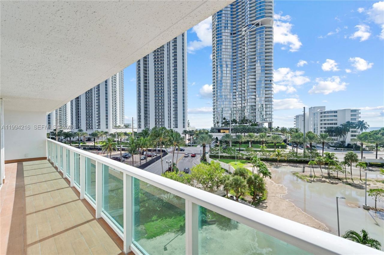 100 Bayview Dr , Unit 507, Sunny Isles Beach, FL 33160 Photo