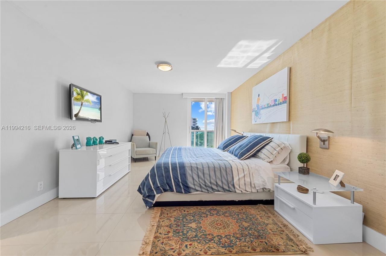 100 Bayview Dr , Unit 507, Sunny Isles Beach, FL 33160 Photo