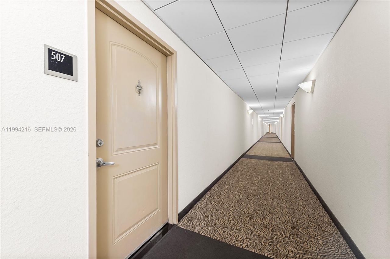 100 Bayview Dr , Unit 507, Sunny Isles Beach, FL 33160 Photo