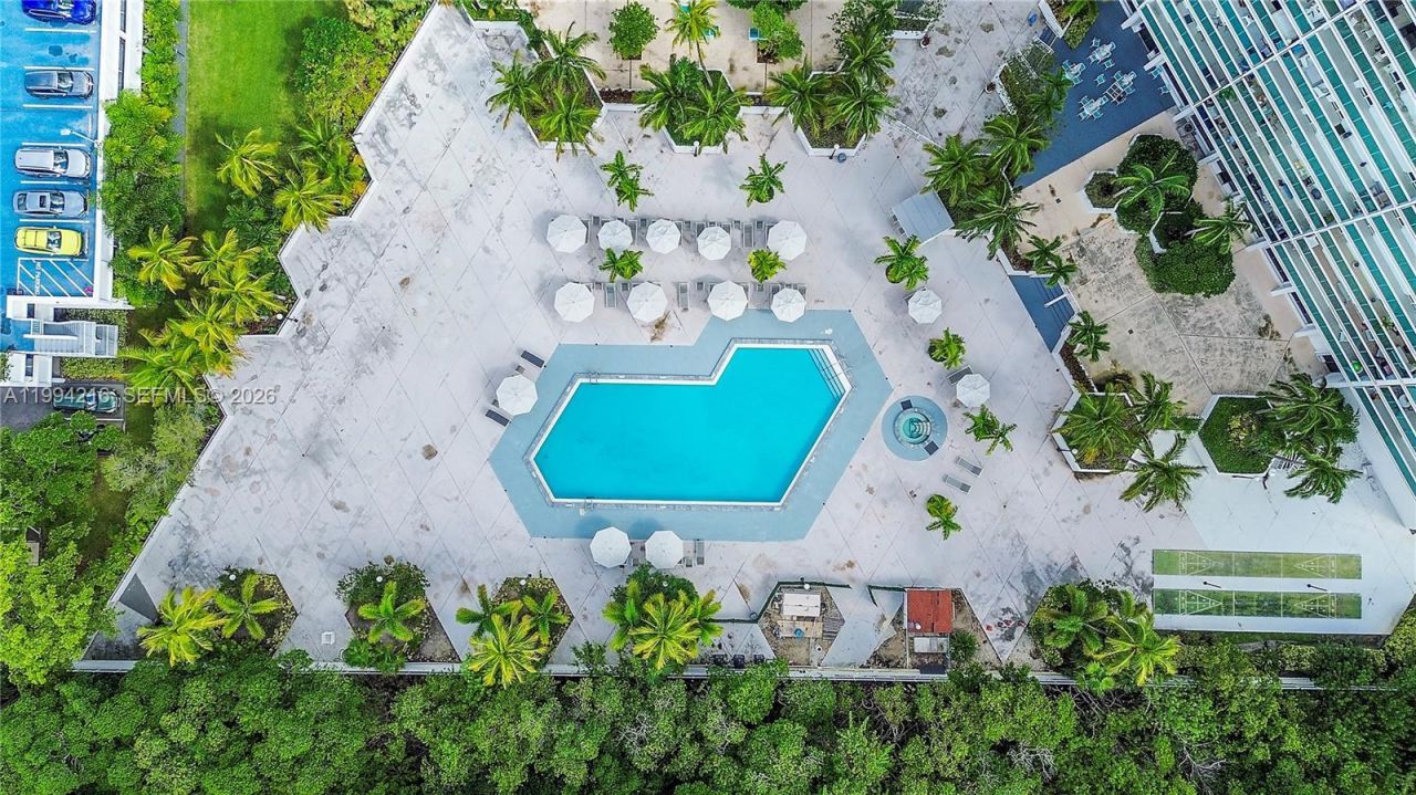 100 Bayview Dr , Unit 507, Sunny Isles Beach, FL 33160 Photo