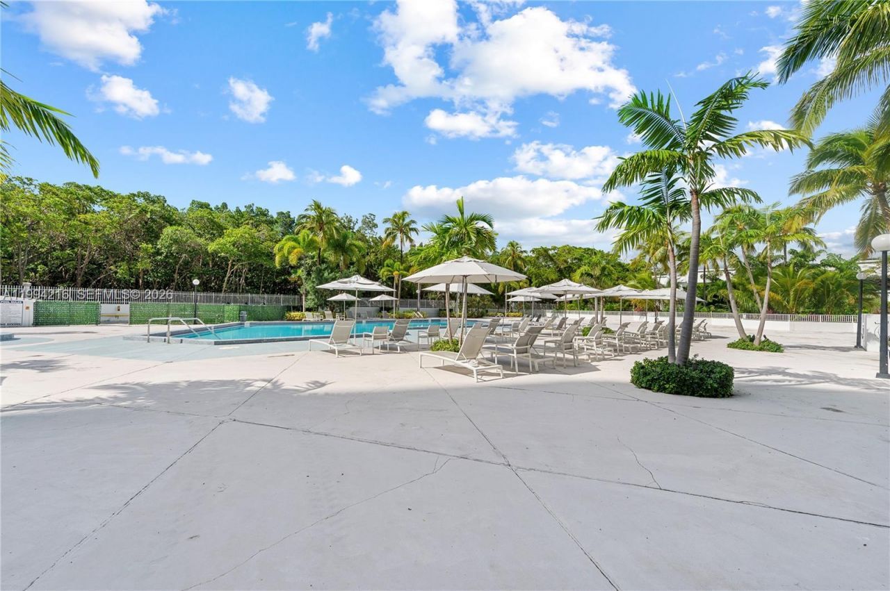 100 Bayview Dr, Unit 507, Sunny Isles Beach, FL 33160 Photo