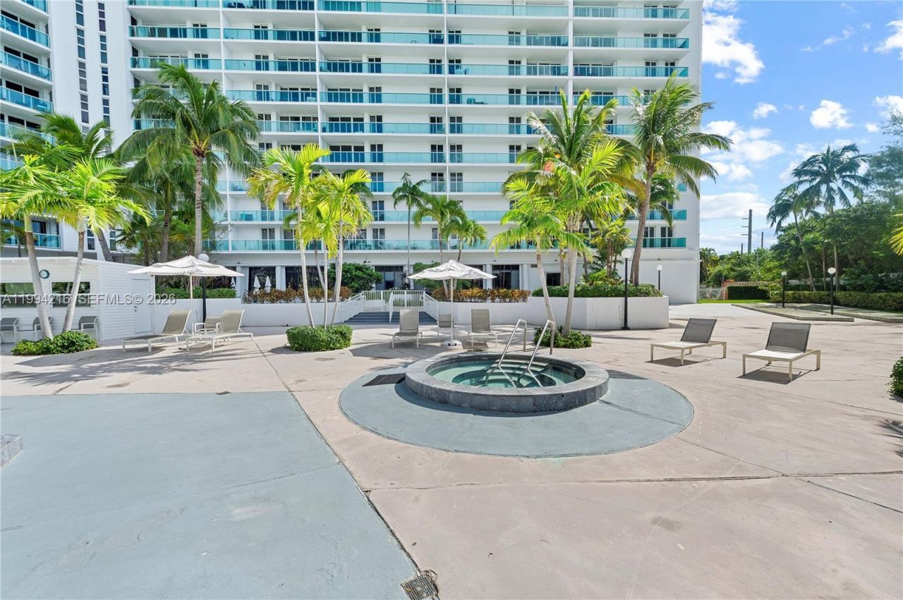 100 Bayview Dr, Unit 507, Sunny Isles Beach, FL 33160 Photo