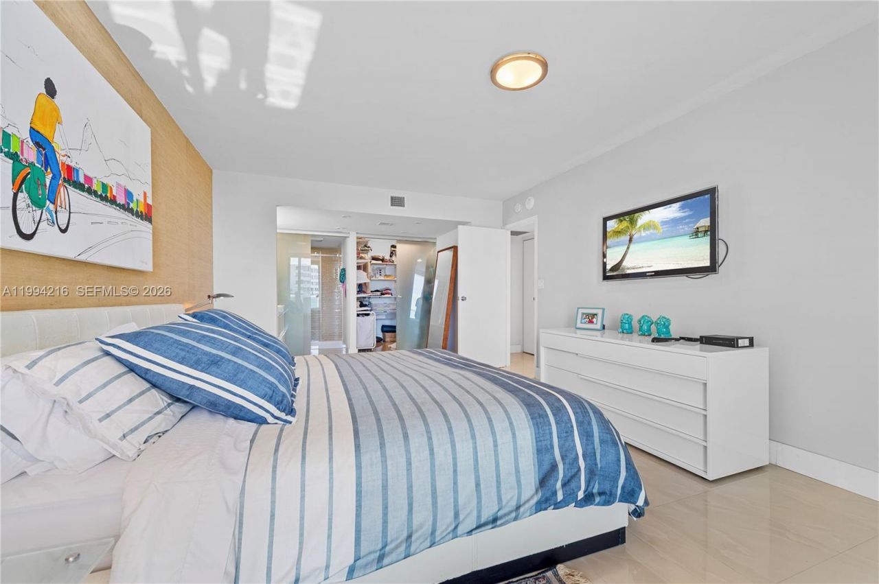 100 Bayview Dr , Unit 507, Sunny Isles Beach, FL 33160 Photo