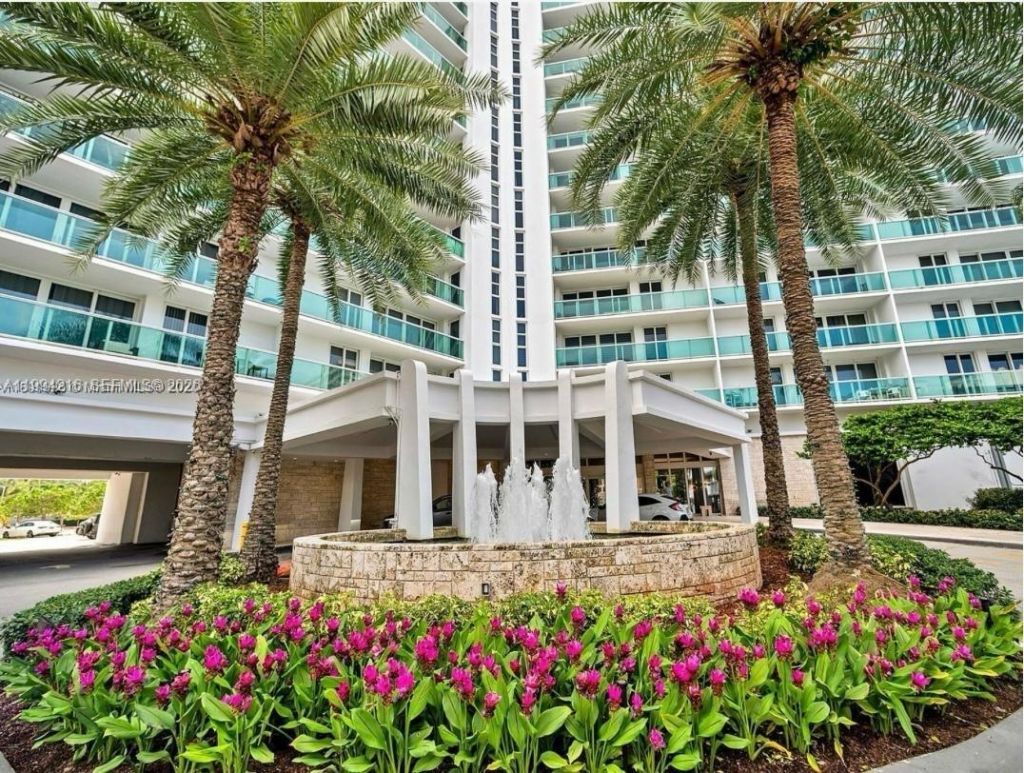 100 Bayview Dr, Unit 507, Sunny Isles Beach, FL 33160 Photo