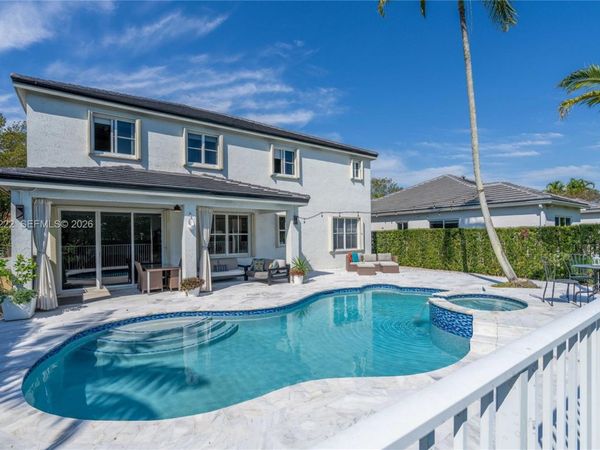 910 Sunflower Cir, Weston, FL 33327